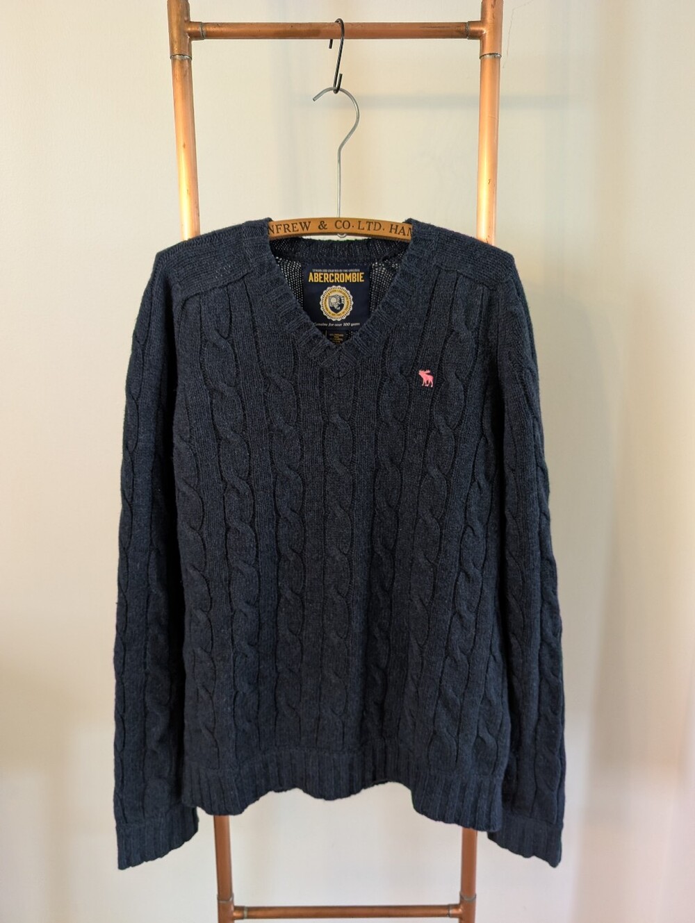 Y2K Abercrombie & Fitch *UNISEX* Navy V-Neck Sweater w/ Pink Logo (Oversized)